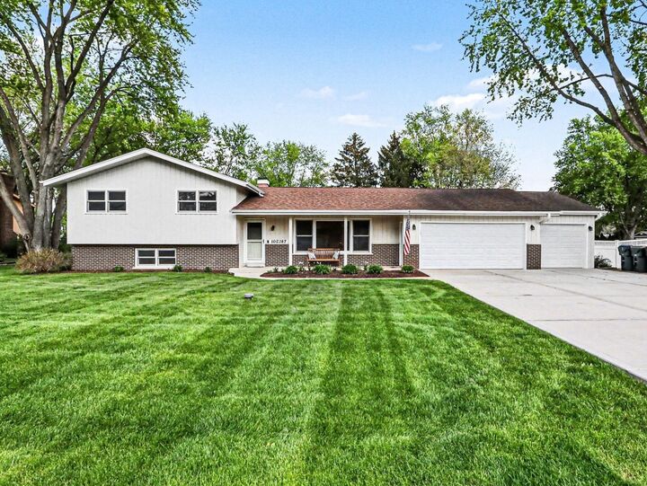 Property Photo:  10S287 Alma Lane  IL 60564 