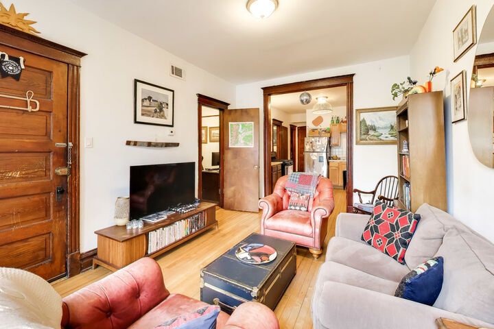 Property Photo: 3243 N Hoyne Avenue IL 60618