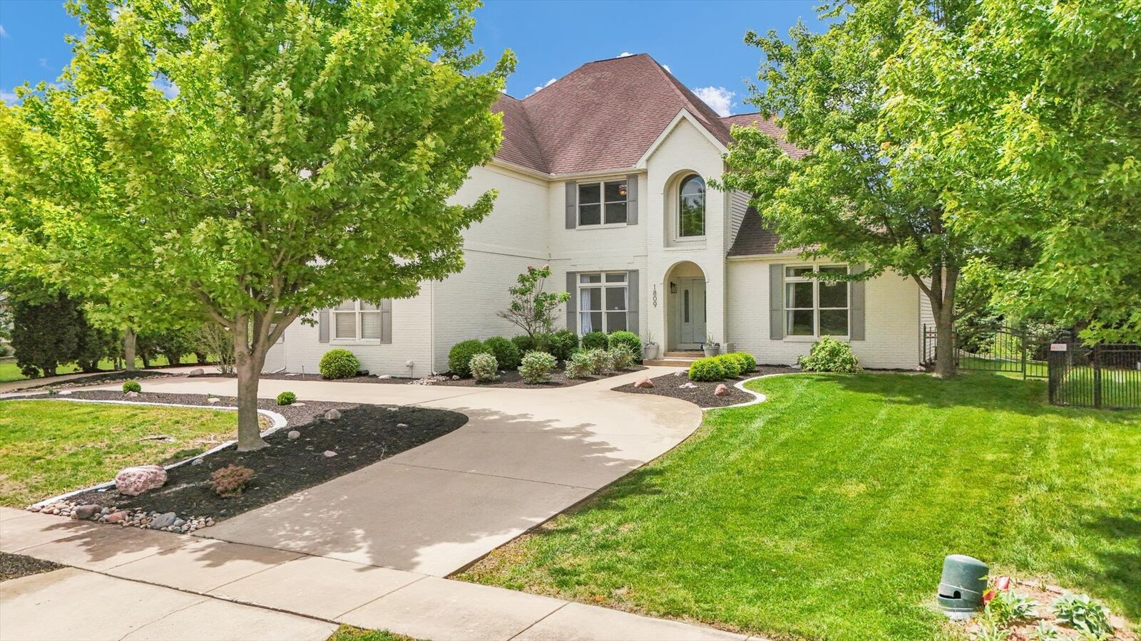 Property Photo: 1809 Mullikin Drive IL 61822