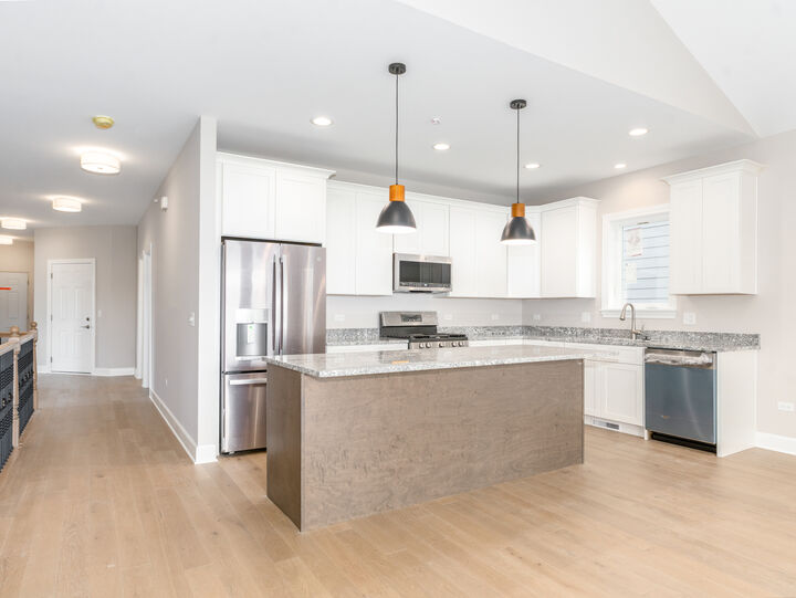 Property Photo:  1431 Somerset Place  IL 60010 