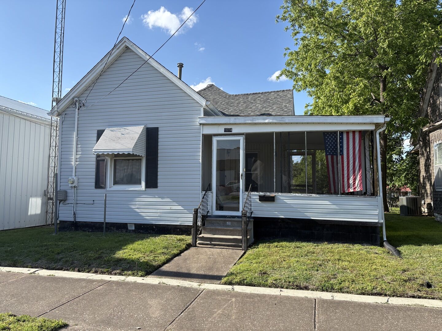 Property Photo:  1614 Pine Street  IL 62966 