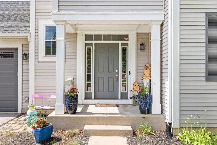 Property Photo:  