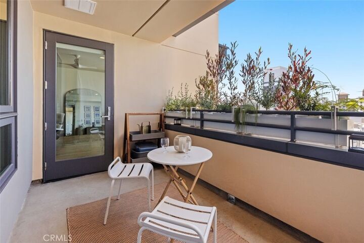 Property Photo:  39 S Los Robles Avenue 5016  CA 91101 