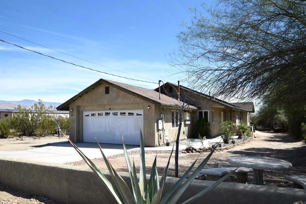 Property Photo:  2527 Flying U Road  CA 92004 