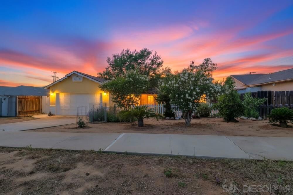 Property Photo: 1284 Tangerine St CA 92021