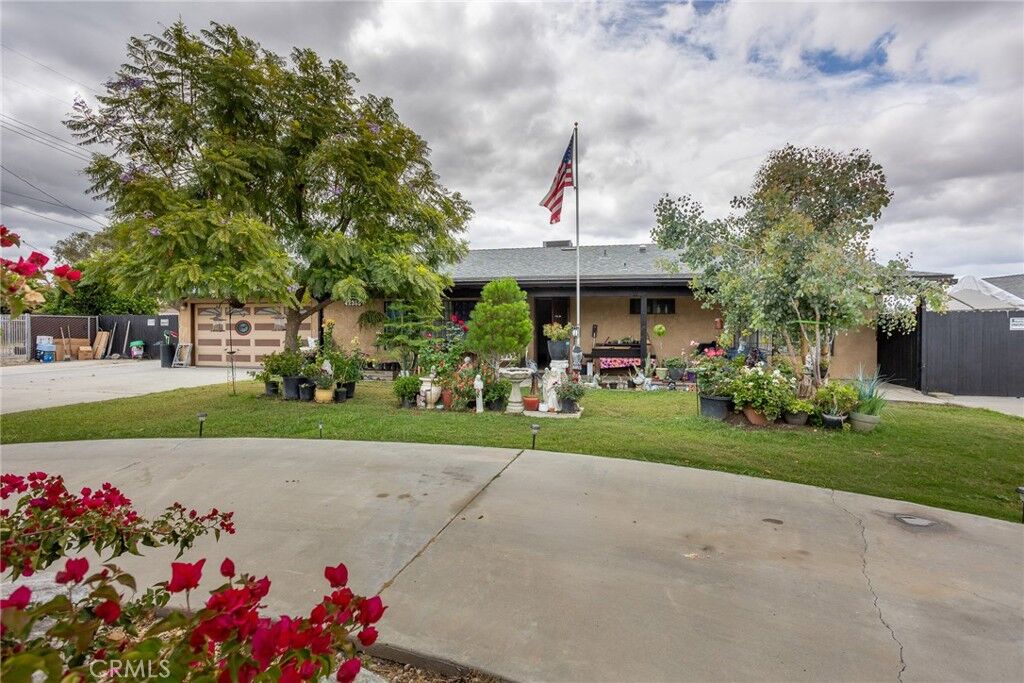 Property Photo:  42385 Mayberry  CA 92544 