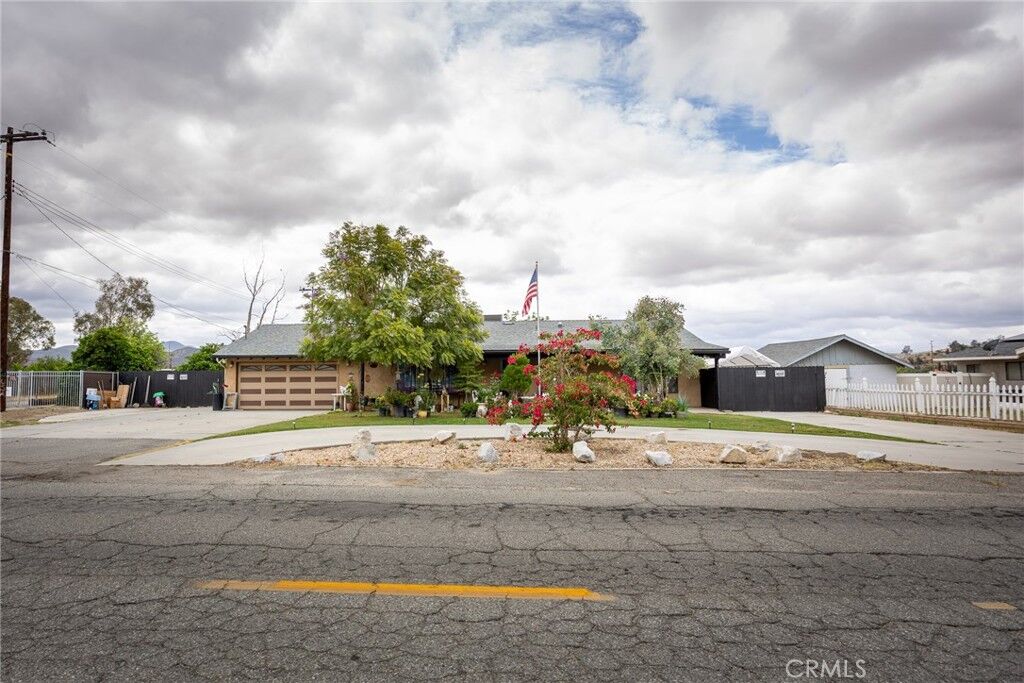 Property Photo:  42385 Mayberry  CA 92544 