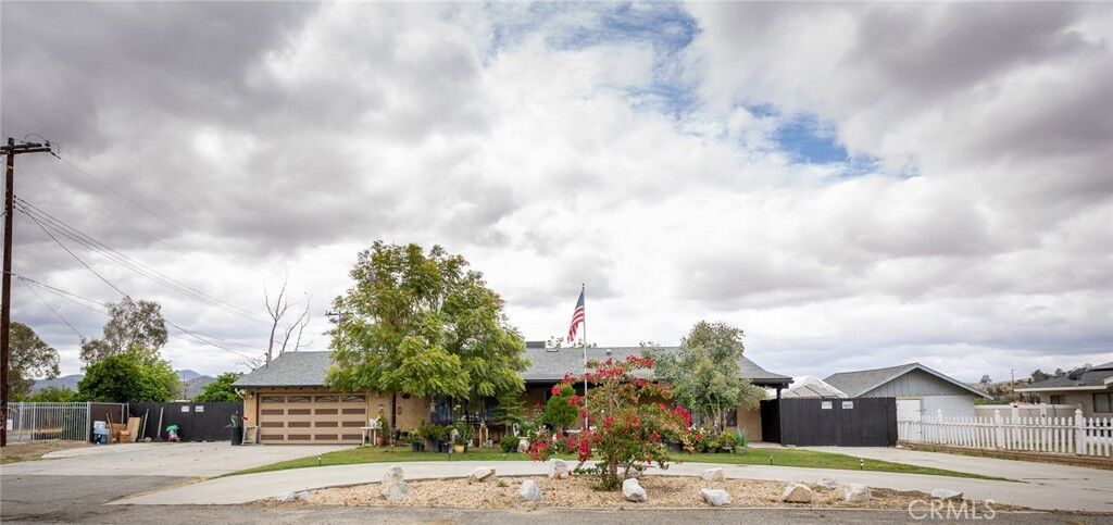 Property Photo:  42385 Mayberry  CA 92544 