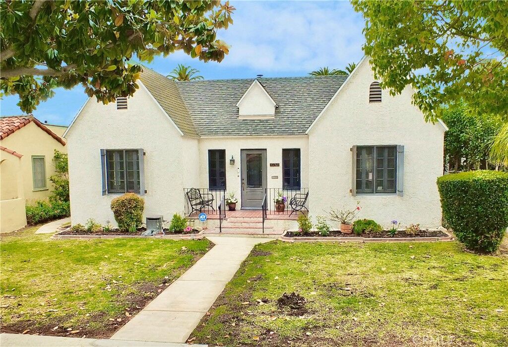 Property Photo:  3757 Cerritos Avenue  CA 90807 