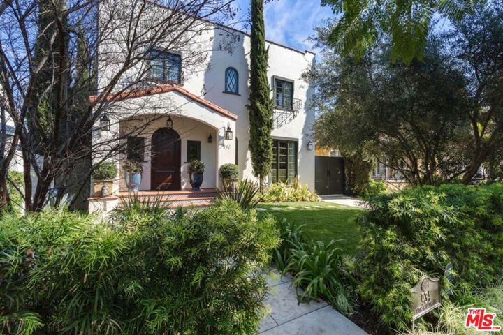 Property Photo:  934 S Mullen Avenue  CA 90019 