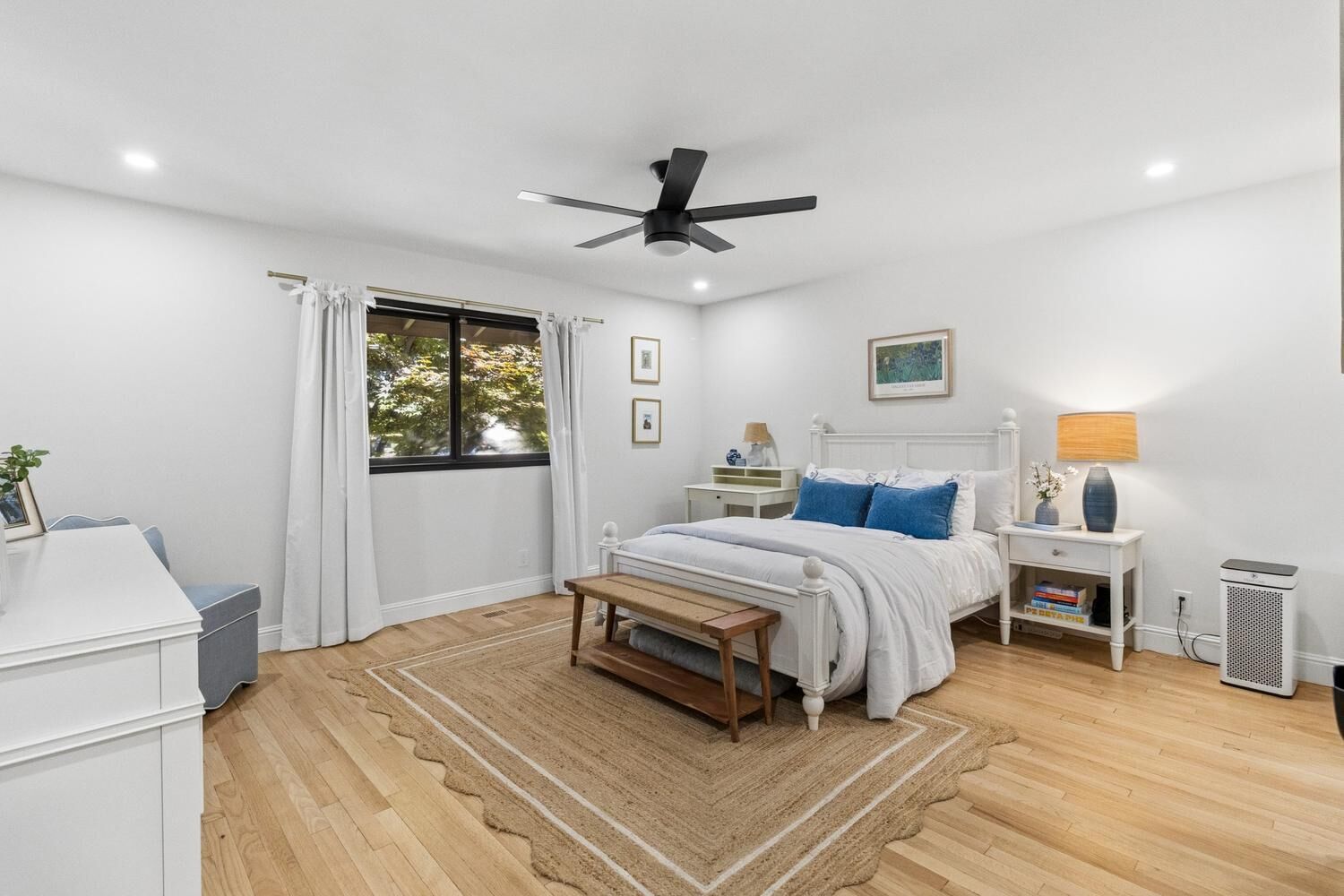 Property Photo:  2800 Calle Vista Way  CA 95821 