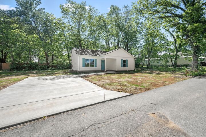 Property Photo: 318 Chestnut Alley TN 37388