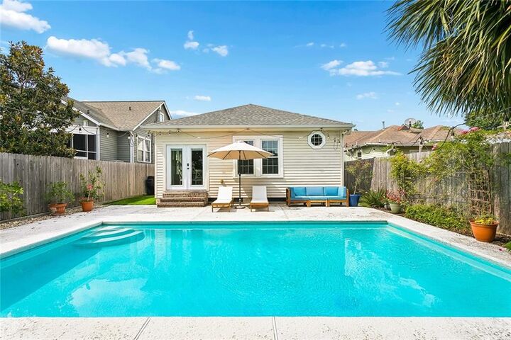 Property Photo: 922 Hidalgo Street LA 70124