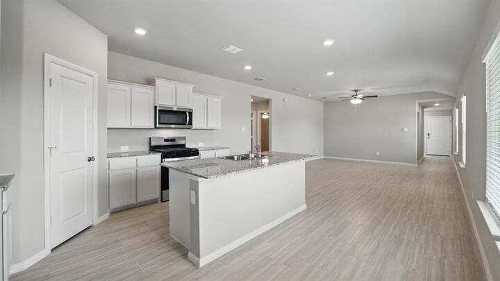 Property Photo: 126 Davis Lane TX 76071