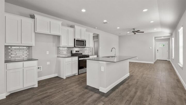 Property Photo: 154 Davis Lane TX 76071