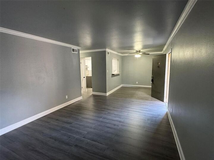 Property Photo: 7000 Creswell Road 124 LA 71106