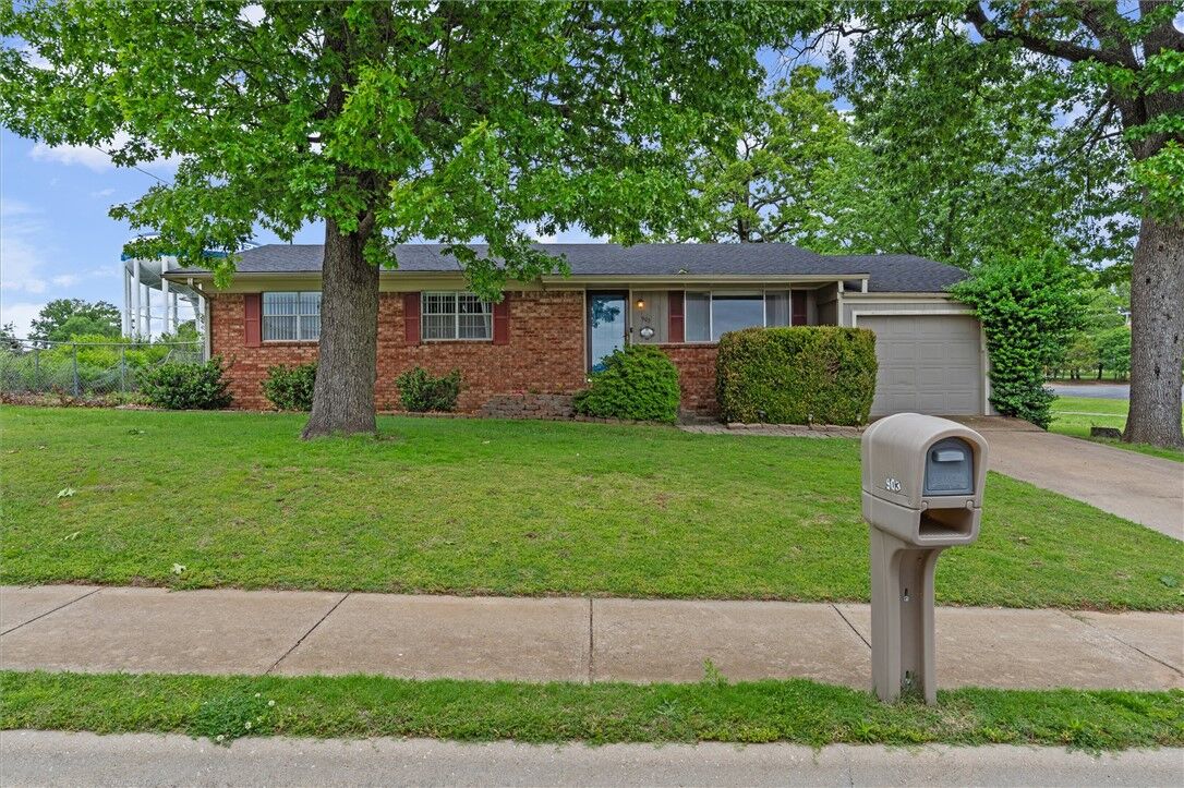 Property Photo:  903 W Olrich Street  AR 72756 