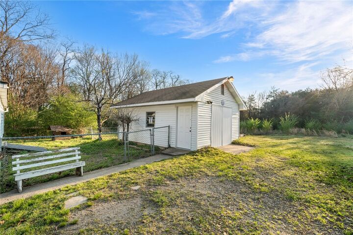 Property Photo:  606 N Roseville Street  AR 72821 