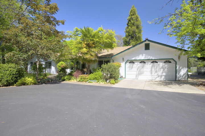 Property Photo:  258 Walker Road  OR 97527 