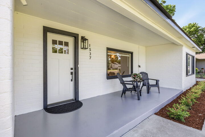 Property Photo:  1537 Cloverlawn Drive  OR 97527 