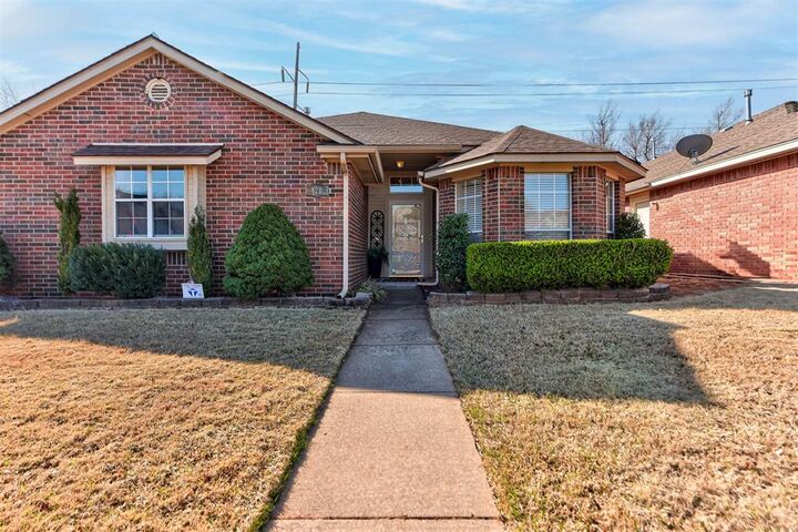 Property Photo:  428 McDonald Drive  OK 73034 