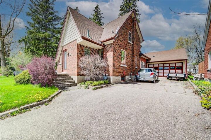 Property Photo:  498 Victoria Street S  ON N2M 3A7 