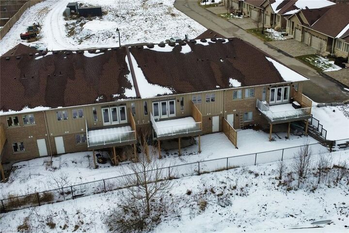 Property Photo:  40 Heath Street 21  ON N3T 0N7 