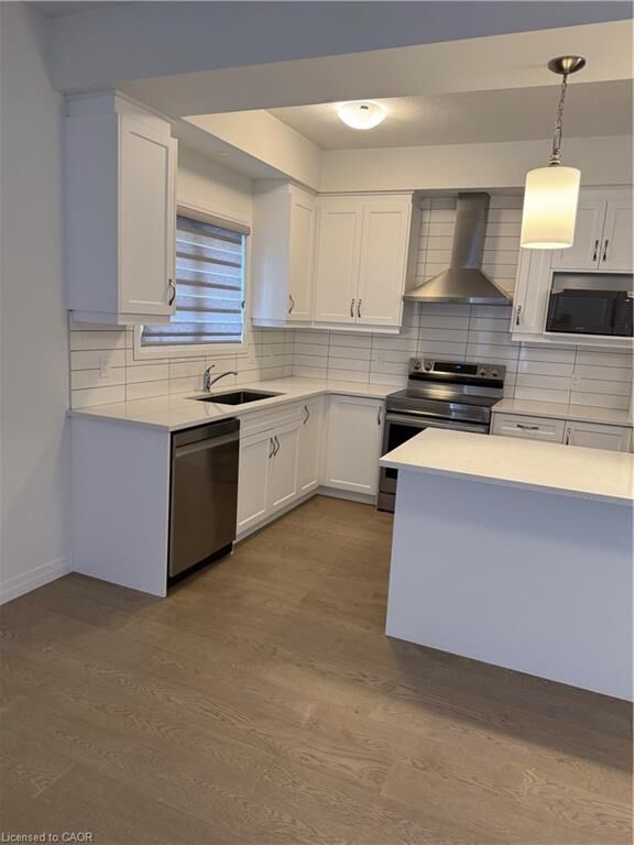 Property Photo:  75 Oj Gaffney Drive Upper Unit 1  ON N5A 0K8 