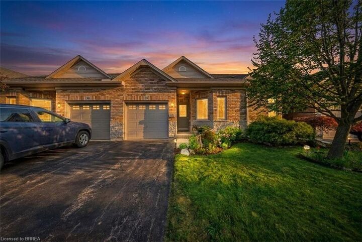 Property Photo:  10 Cobblestone Drive 35  ON N3L 4G9 