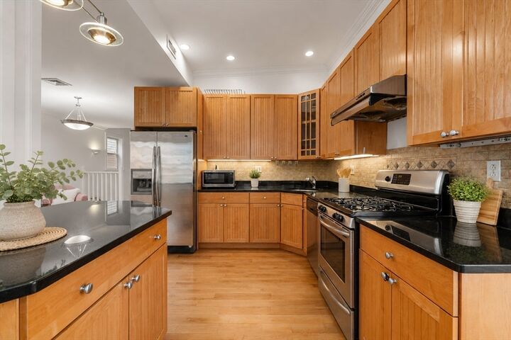 Property Photo:  714 E 4th St 3  MA 02127 