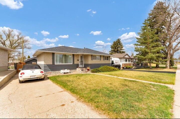 Property Photo:  1804 29 Street SE #1 1804  AB T1A 2J1 