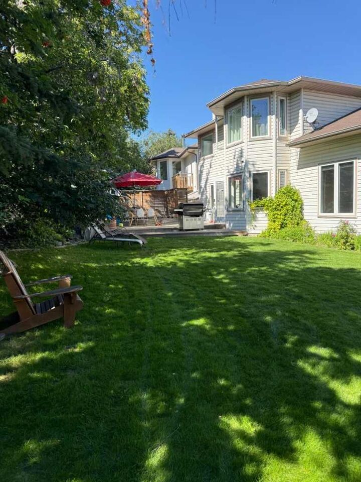 Property Photo:  117 Straddock Terrace SW  AB T3H 2T4 