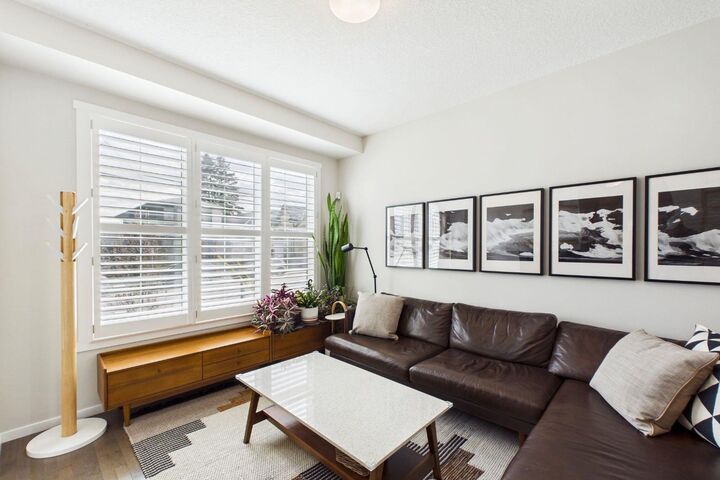 Property Photo:  820 21 Avenue SE  AB T2G 1N1 