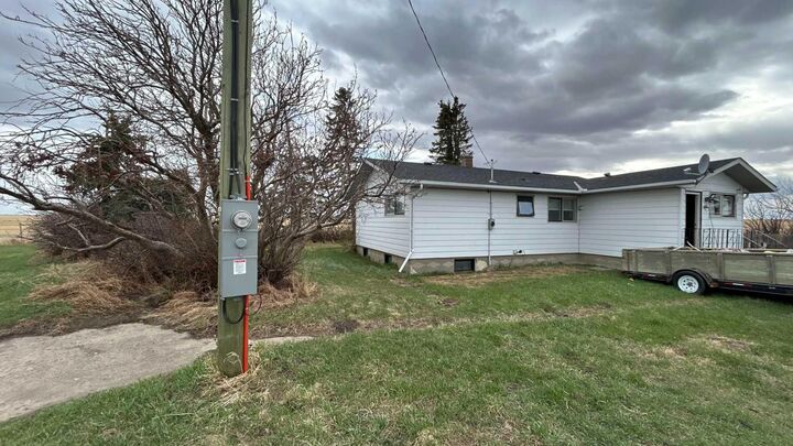 Property Photo:  290130 Township Road 290 Township  AB T0M 0S0 