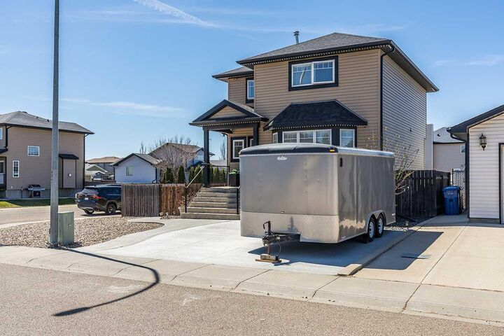 Property Photo:  8 Terrace Circle NE  AB T1C 2B8 