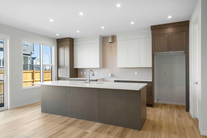 Property Photo:  675 Buffaloberry Manor SE  AB T3M 3Z3 