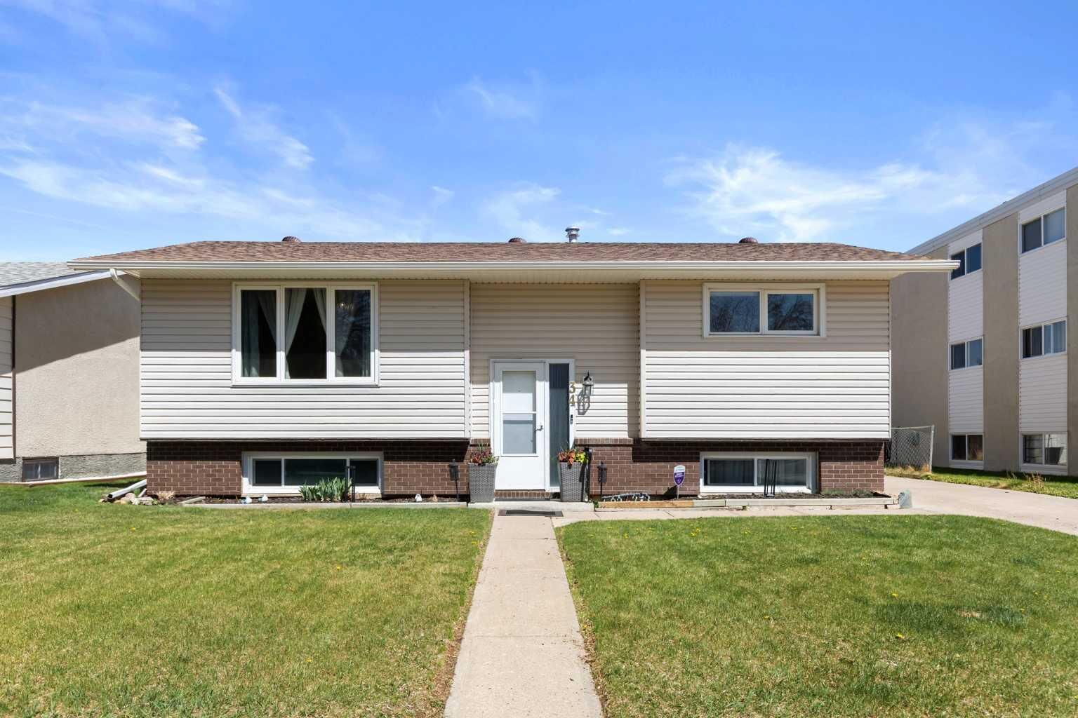 Property Photo:  34 Campbell Crescent SE  AB T1B 1J8 