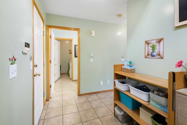 Property Photo:  179 Erin Park Drive SE  AB T3B 3L5 
