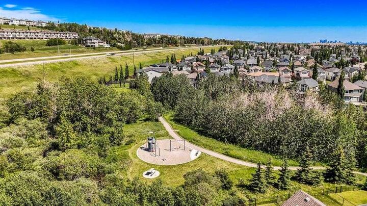 Property Photo:  96 Tuscany Summit Square NW  AB T3M 0G1 