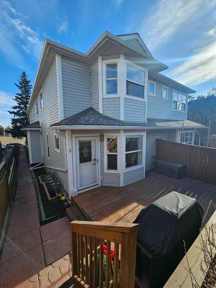 Property Photo:  2013 24 Street SW 2  AB T3E 1T1 