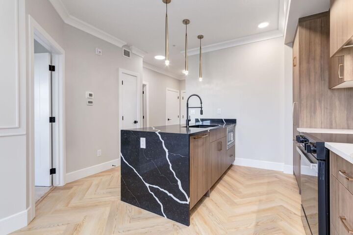Property Photo:  4270 Norford Avenue NW 2113  AB T3B 6A8 