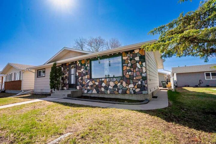 Property Photo:  4507 55 Avenue  AB T9X 1R2 