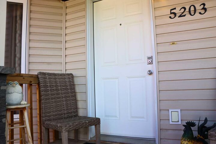 Property Photo:  5203 52B Avenue  AB T0H 3N0 