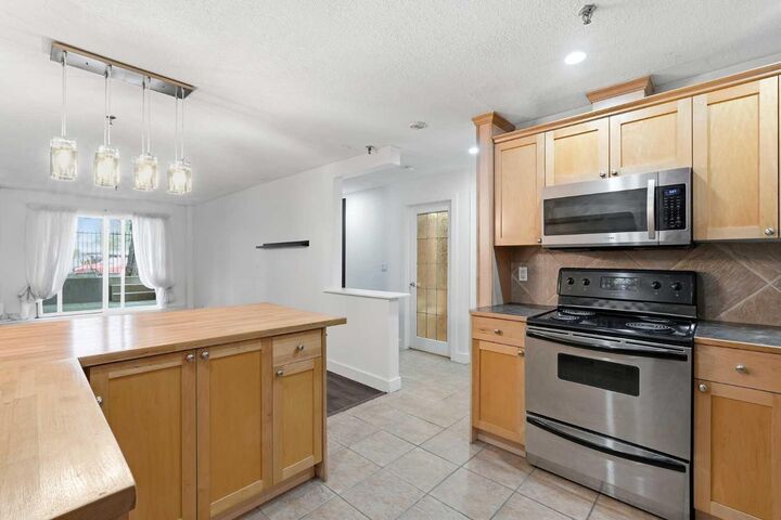 Property Photo: 717 4A Street NE 107 AB T2E 3W1