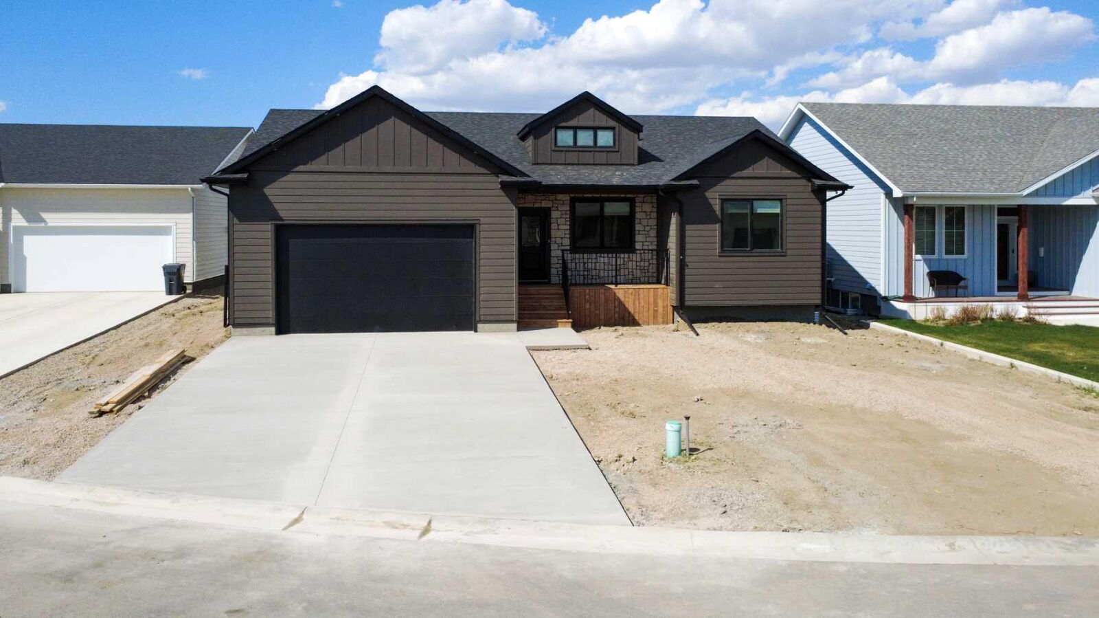 Property Photo:  306 Bridge Crossing Close  AB T0K 2S0 