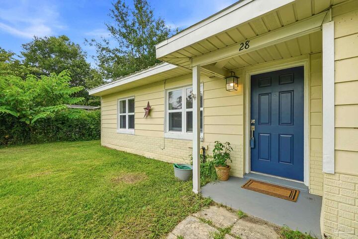 Property Photo:  28 Norwood Dr  FL 32506 