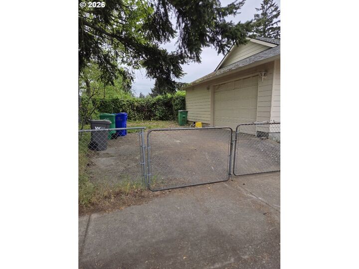 Property Photo:  17329 SE Alder St  OR 97233 