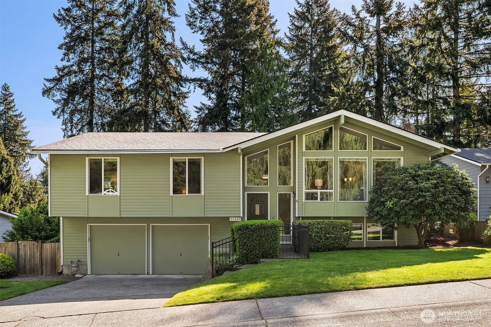 Property Photo:  21331  2nd Avenue SE  WA 98021 