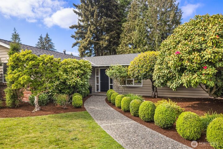 Property Photo:  8320 SE 62nd Street  WA 98040 