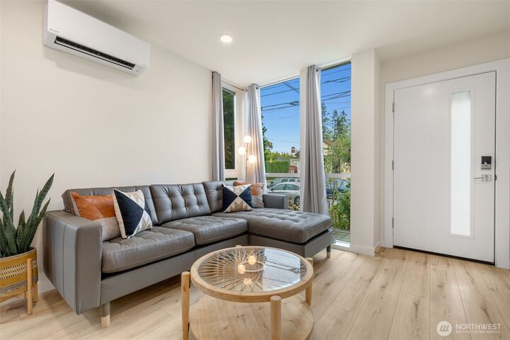 Property Photo:  1645  22nd Avenue  WA 98122 